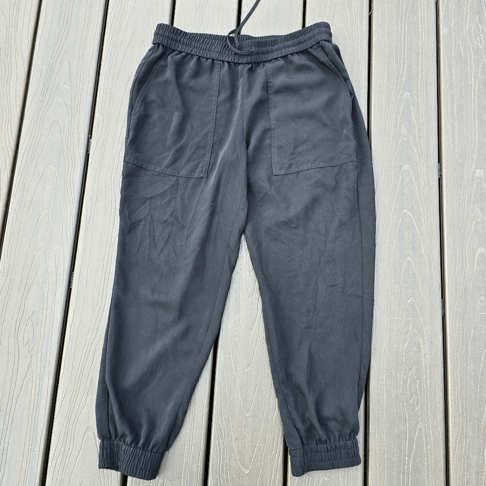 Ann Taylor dressy lounge pants, cropped, Black, EUC  Size Medium.